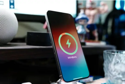 桥西苹果15换屏服务分享用什么充电器给iPhone15充电更好 
